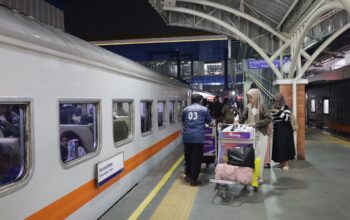 Tiket Kereta Ludes 97 Persen, Daop 2 Bandung Catat Lonjakan Penumpang di Hari Kedua Idul Fitri