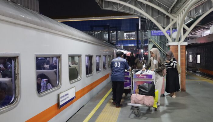 Tiket Kereta Ludes 97 Persen, Daop 2 Bandung Catat Lonjakan Penumpang di Hari Kedua Idul Fitri