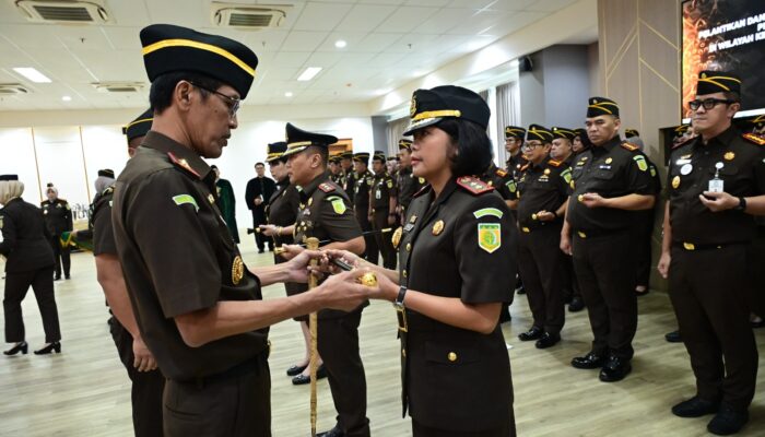 Lantik Tiga Kajari Baru, Kajati Jabar Tekankan Integritas dan Penuntasan Perkara