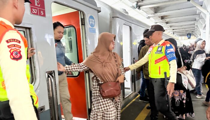 Cetak Rekor Baru:Volume Pengguna Commuter Line Bandung Tembus 943 Ribu Selama Angkutan Lebaran 2026