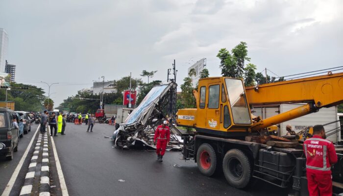 Bandung Diguyur Hujan Angin, Tim Gabungan Tangani Dampak Cuaca di Buahbatu hingga Guntursari