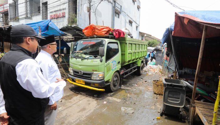 DLH Kota Bandung Kerahkan 2.266 Personel Tangani 438 Meter Kubik Sampah Lebaran