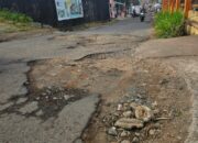 Rusak Berat, Jalan di Villa Bandung Indah Kabupaten Bandung | Warga Kecewa
