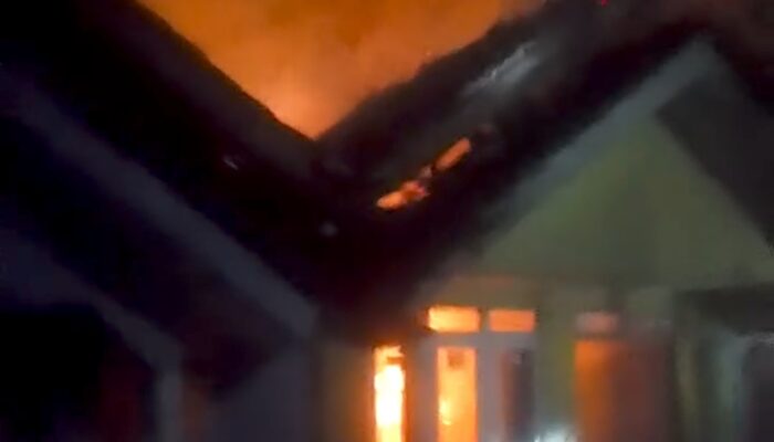 Si Jago Merah Ngamuk Tengah Malam, Dua Rumah Warga Tenjowaringin Rata Jadi Abu