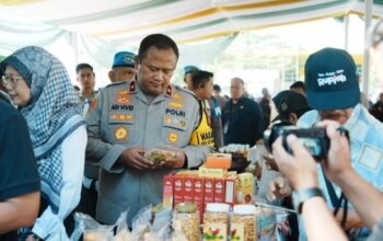 Polda Jabar Gelar Gerakan Pangan Murah Polri Serentak di Arcamanik Bandung