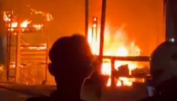 Kebakaran Hanguskan Sejumlah Ruko di Dekat Kantor Desa Bongkok, Paseh