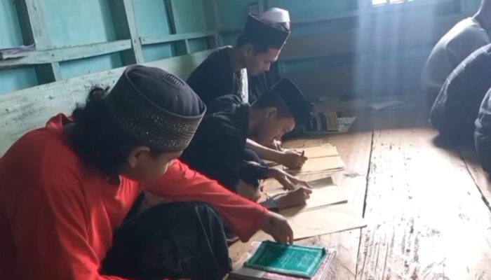 Kajian Kitab Kuning jadi Menu Pesantren Kilat Masjid Baeturrohmah Bojonggambir