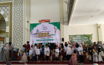 190 Paket Kado Masjid Agung Baiturrohman untuk Yatim dan Dhuafa