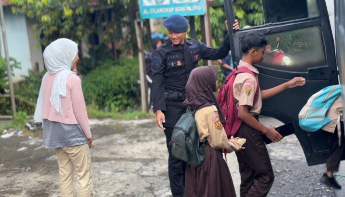 Dukung Generasi Penerus, Batalyon D Pelopor Satbrimob Polda Jabar Operasikan Bus Sekolah