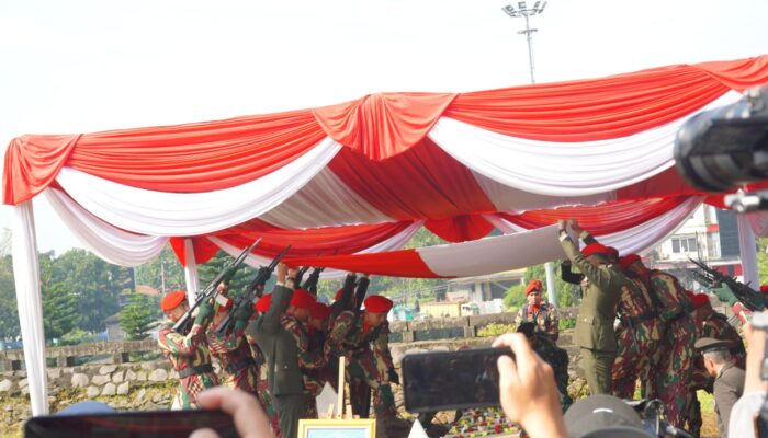 Pangdam III/Siliwangi Hadiri Pemakaman Militer Mayor Inf (Anumerta) Zulmi Aditya