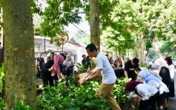 Sasar Estetika Kota, Seluruh Pegawai DPRD Jabar Turun ke Jalan Gelar Operasi Semut