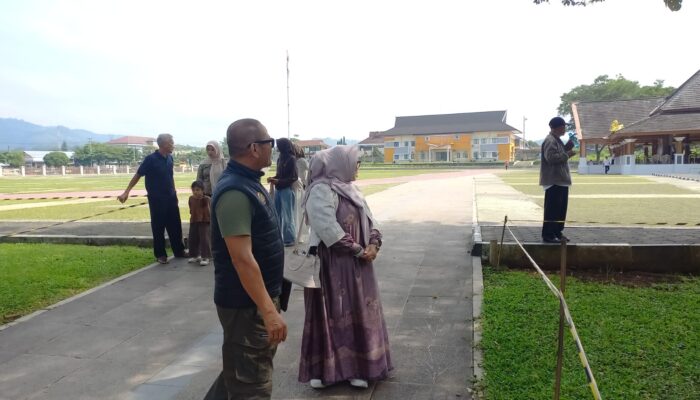 Bangga dan Haru, Kehadiran Orang Tua Jadi Penyemangat Baru PNS Sumedang yang Dilantik