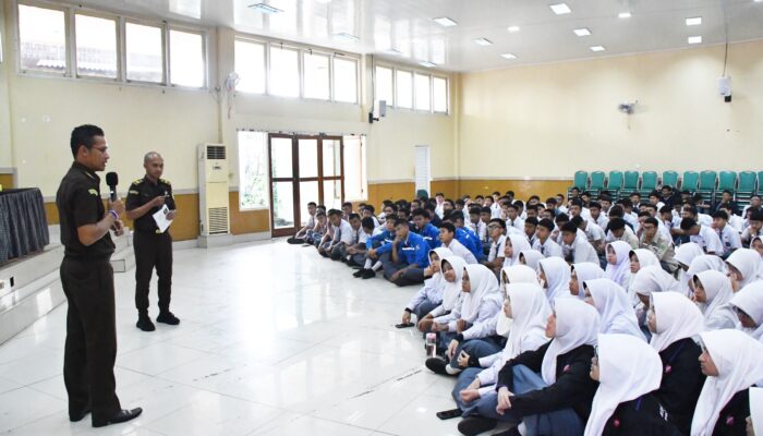 Kasipenkum Kejati Jabar Sasar Pelajar Cimahi: Bijak Bermedsos dan Jauhi Kenakalan Remaja