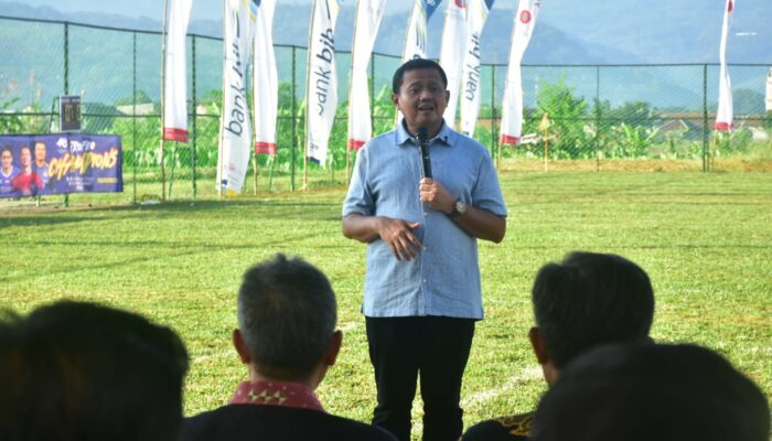 Bupati Dony Resmikan Mini Soccer PPS