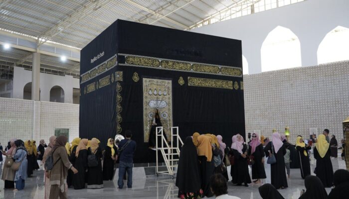 Wisata Religi Paket Lengkap: Belajar Manasik hingga Kulineran di Plaza Haji Al Qosbah