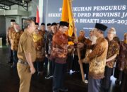 Rajut Silaturahmi, Dodi Sukmayana Kukuhkan Pengurus PWRI Sekretariat DPRD Jabar ​