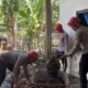 Respon Cepat Bencana, Personel Polres Garut Berjibaku Bersihkan Material Banjir di Desa Suci