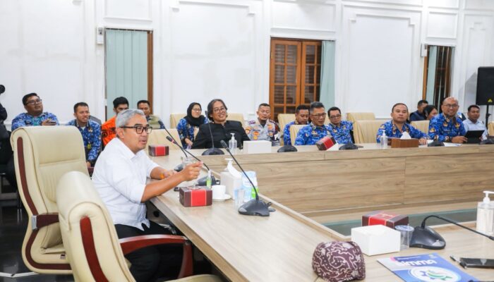 May Day: Kota Bandung Rayakan dengan Jalan Sehat, Pasar Murah, hingga Layanan Publik