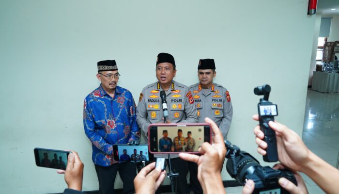 Wujudkan Polri Presisi Lewat Ibadah, Keluarga Besar Polda Jabar Berangkatkan Ratusan Jemaah Haji