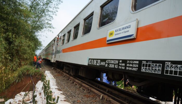 KAI Daop 2 Pastikan Jalur Rel Cibeber –  Lampegan Sudah Bisa Dilalui