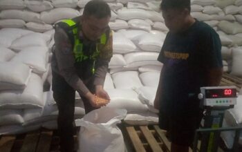 Polsek Kadungora Kawal Pengiriman 5 Ton Jagung ke Bulog Garut