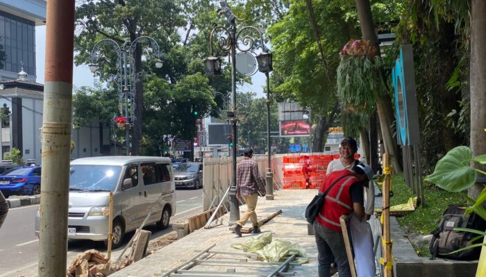 Prioritaskan Keselamatan Pejalan Kaki, Pemkot Bandung Tertibkan Galian Utilitas yang Semrawut