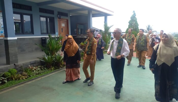 Kadisdik Sumedang Resmikan Perangkat AI–IoT di SD Telaga Cendekia