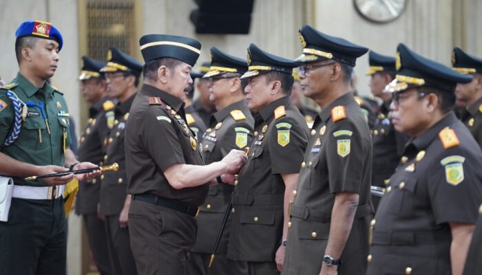 Jaksa Agung Lantik Kajati Jabar Baru, Tekankan Pengawasan Melekat dan Jaga Kepercayaan Publik