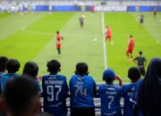 Farhan Percaya Persib Kembali Angkat Trofi Meski Persaingan Kian Sengit