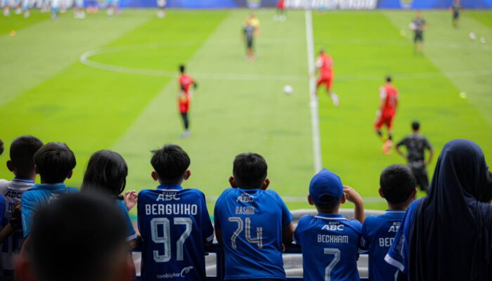 Farhan Percaya Persib Kembali Angkat Trofi Meski Persaingan Kian Sengit