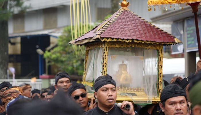 Kirab Mahkota Binokasih, Ikhtiar Merawat Marwah Sunda Tritangtu di Sumedang