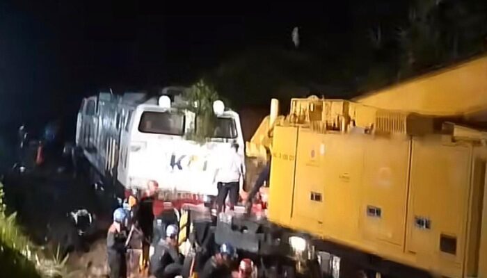 Jalur KA Maswati-Sasaksaat Longsor, KAI Pastikan Penumpang KA Ciremai Selamat