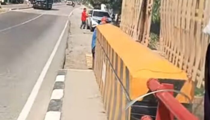 Gebrakan Ketua RT Baru di Sukahaji: Bersihkan Tumpukan Sampah di Jembatan Kali Bugel