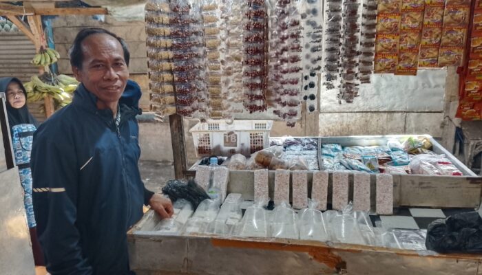 Harga Plastik di Pasar Singaparna “Melejit”, Pedagang Tahu Tempe Mulai Menjerit