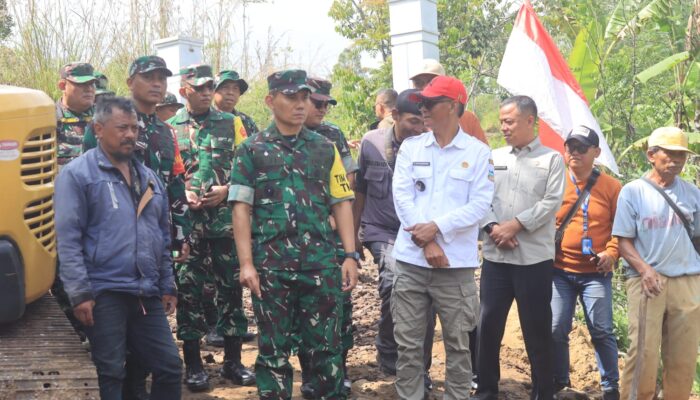 Wasev TMMD ke-128, Brigjen TNI Aji Mimbarno Puji Sinergitas Prajurit dan Warga Malangbong