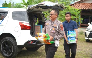 Jum’at Berkah, Satlantas Polres Tasikmalaya Sambangi Anak Yatim di Padakembang