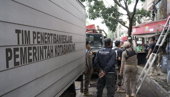 Pemkot Bandung Mulai ‘Bersihkan’ PKL dan Bangunan Liar Secara Persuasif