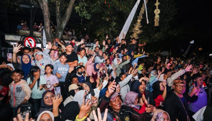 Lautan Manusia di Jantung Kota Kembang, Kirab Milangkala Tatar Sunda Bius Ribuan Pasang Mata