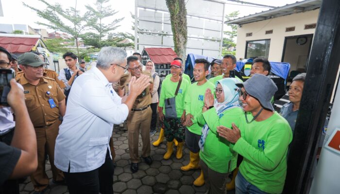 Persoalan Sampah Masih Jadi PR Besar, Farhan Minta Jajaran Pemkot Bandung Jangan Main-main