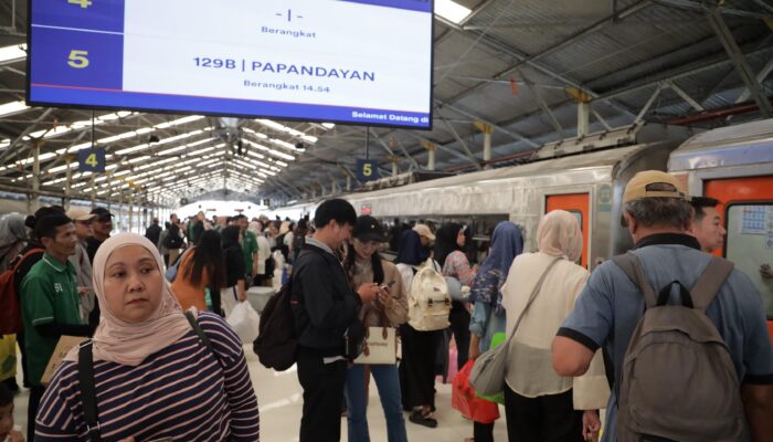 Libur Panjang Kenaikan Yesus Kristus, Penumpang KA Daop 2 Bandung Membludak Hingga 115 Persen