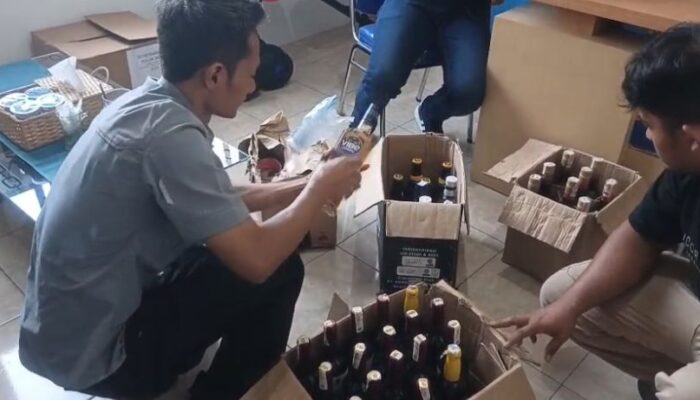 Sasar Pelosok Desa, Satnarkoba Polres Tasikmalaya Sita Seribu Botol Miras Ilegal