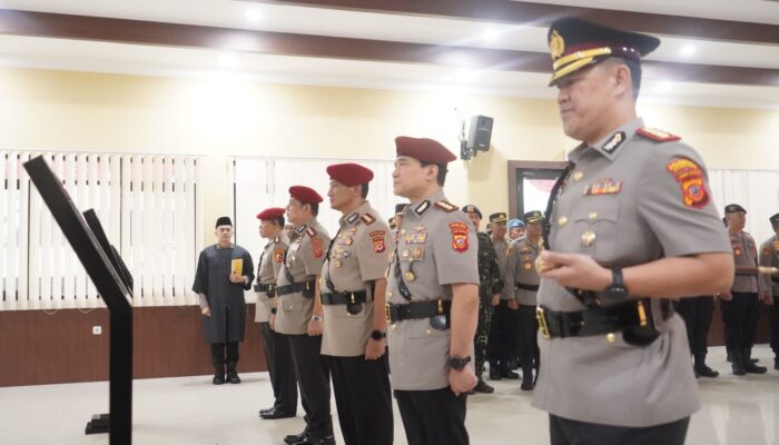 Pimpin Sertijab PJU dan Kapolrestabes Bandung di Cikeruh, Kapolda Jabar: Mutasi Itu Regenerasi Kepemimpinan