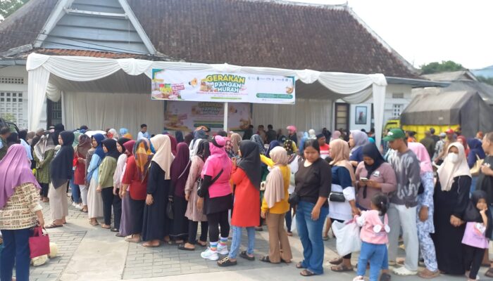 Antusiasme Warga Tinggi, Gerakan Pangan Murah Sumedang Dipadati Pembeli