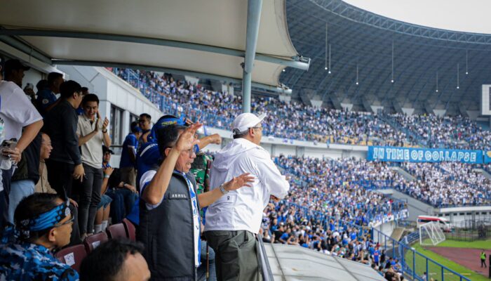 Sebut Hanya Persib yang Bisa Tiga Kali Juara Beruntun, M. Farhan: Ini Kemenangan Seluruh Warga Bandung