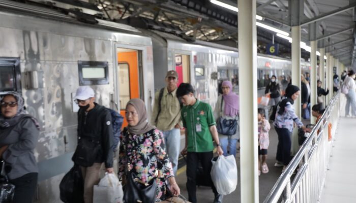 Tiket Ludes di Atas 100 Persen, Penumpang KA Daop 2 Bandung Membeludak di Libur Idul Adha