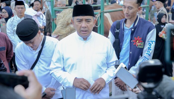 Pantau Pemotongan Hewan Kurban, Wali Kota Bandung Ajak Warga Nyalakan Semangat Berkorban