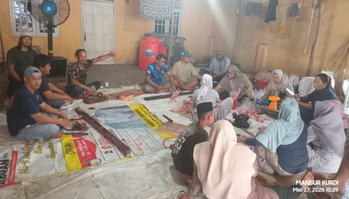 Warga Osnai Indramayu Kompak, Mushola Nurul Huda Sembelih 2 Sapi dan 8 Kambing