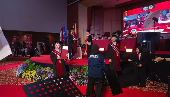 USB YPKP Bandung Wisuda 391 Lulusan Berakreditasi Unggul, Rektor: Siap Bersaing Hingga ke Rusia dan Korsel