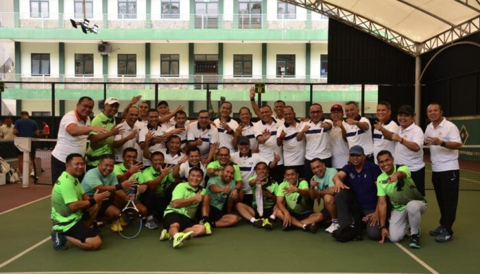 Kasad Jenderal Maruli Olahraga Bareng Alumni Akmil Lintas Leting di Makodiklatad ​