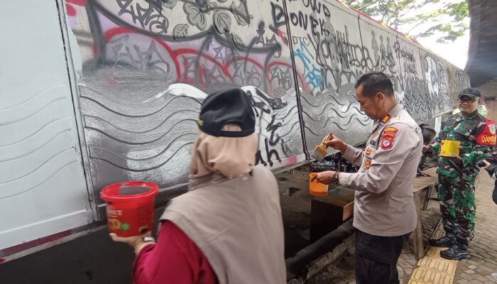 ​Sukseskan Program Indonesia Asri, Koramil 1812/Bawet Gelar Kerja Bakti Hapus Jejak Vandalisme di Fly Over Pasupati